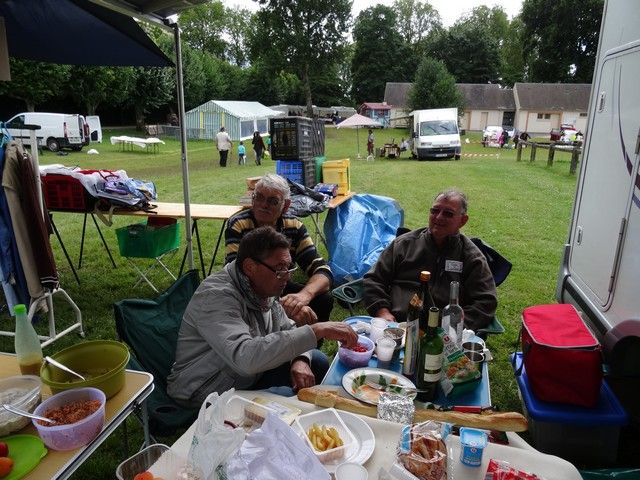 Vide grenier 2014 (34).jpg